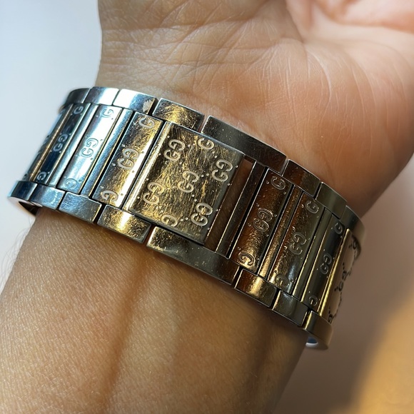 Gucci Twirl Bracelet Watch - Picture 12 of 13